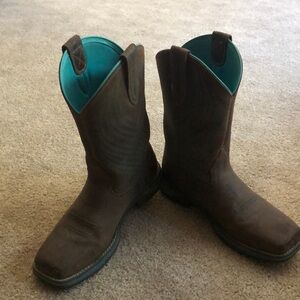 Ariat women’s cowboy boots. 7.5 size. Wore 15 times.